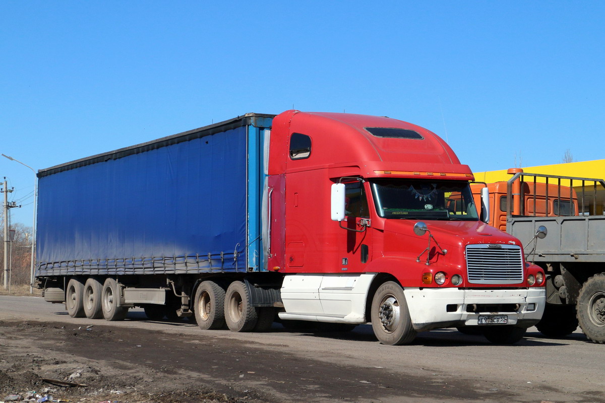 Омская область, № Т 915 СВ 55 — Freightliner Century Class