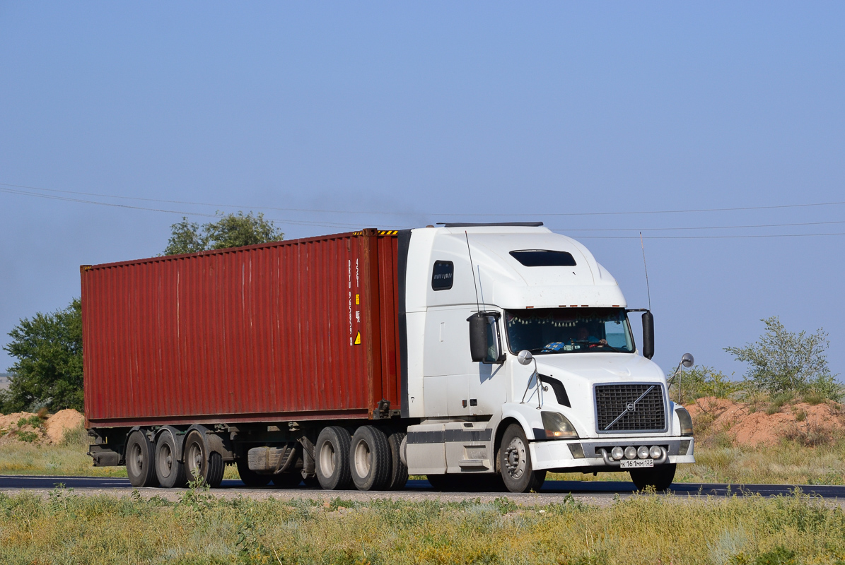 Краснодарский край, № К 161 ММ 123 — Volvo VNL670