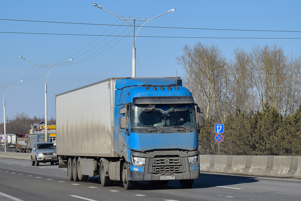 Москва, № М 254 АУ 799 — Renault T-Series ('2013)