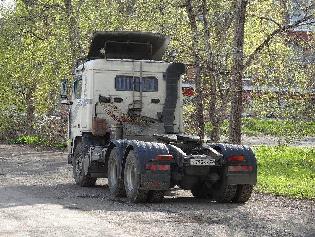 Приморский край, № У 793 КВ 25 — Volvo ('1987) F12