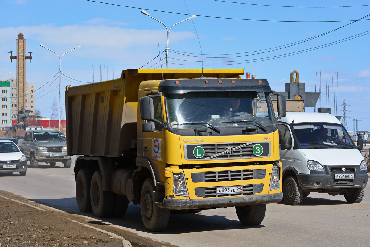 Чувашия, № А 893 УВ 21 — Volvo ('2002) FM12.440