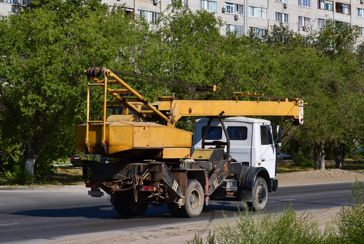 Волгоградская область, № М 611 ЕС 34 — МАЗ-533702