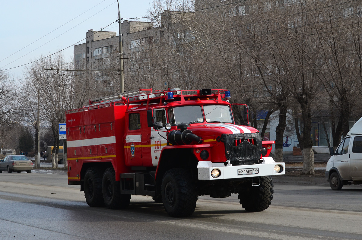 Волгоградская область, № В 814 ВО 134 — Урал-5557-70