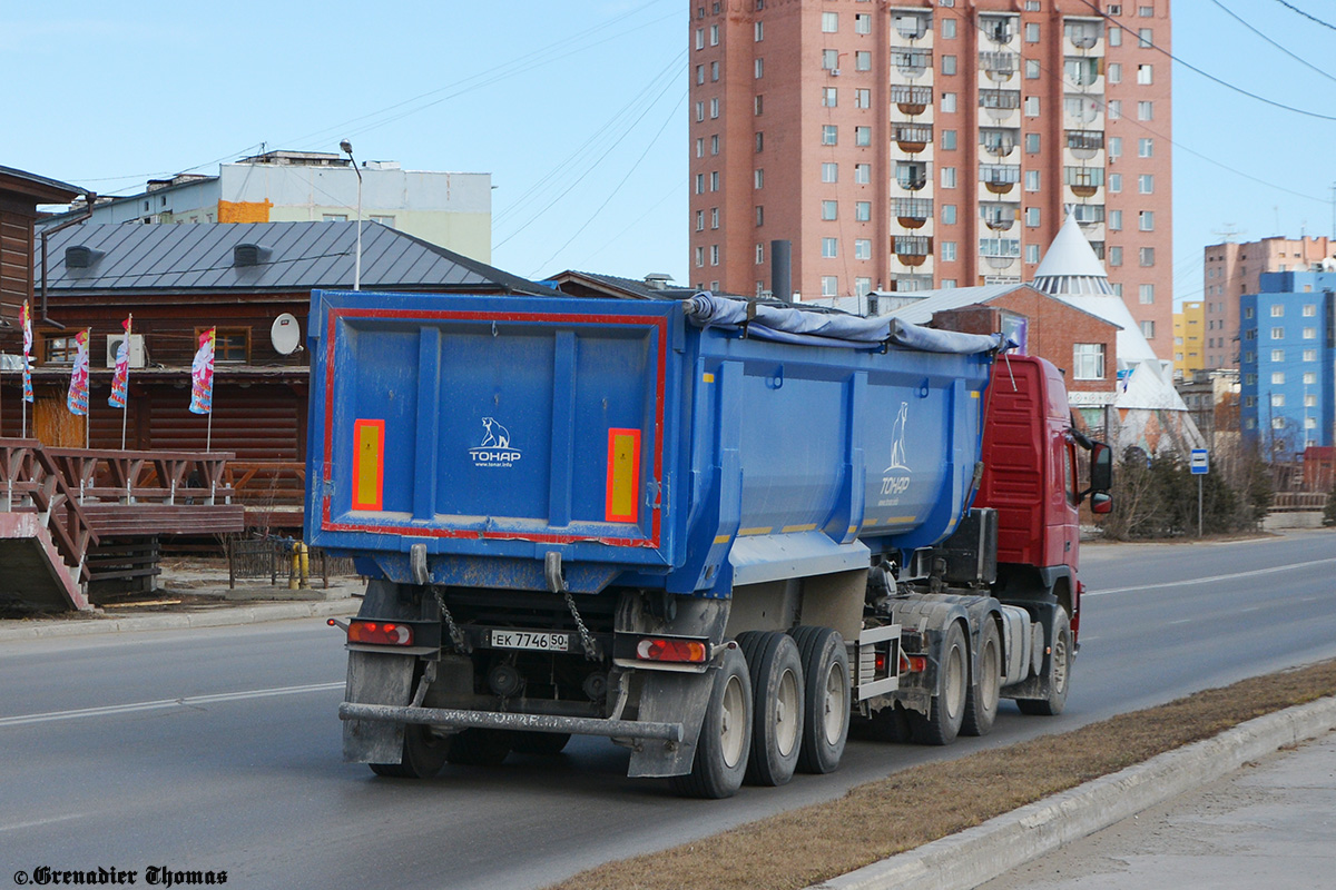 Саха (Якутия), № Е 004 АЕ 50 — Volvo ('2010) FM.440