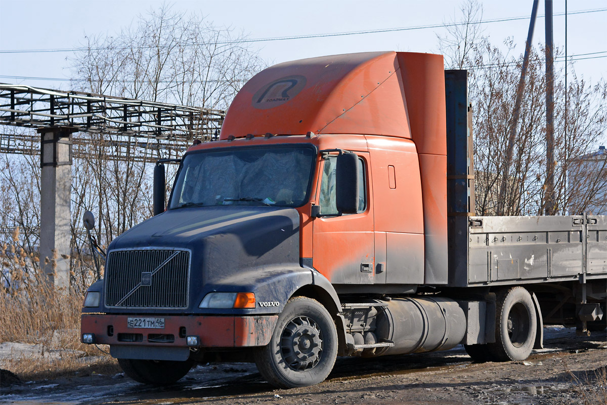 Курская область, № Е 221 ТМ 46 — Volvo VNM430