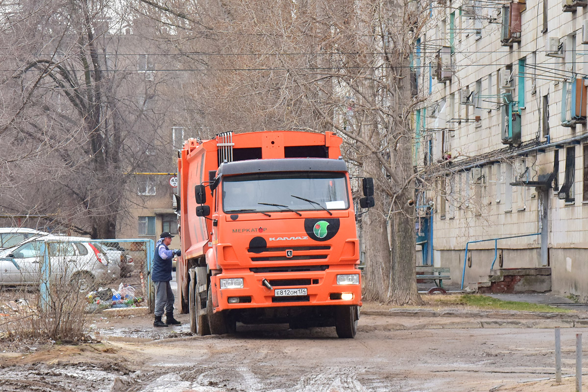 Волгоградская область, № Е 812 ОМ 134 — КамАЗ-6520-43