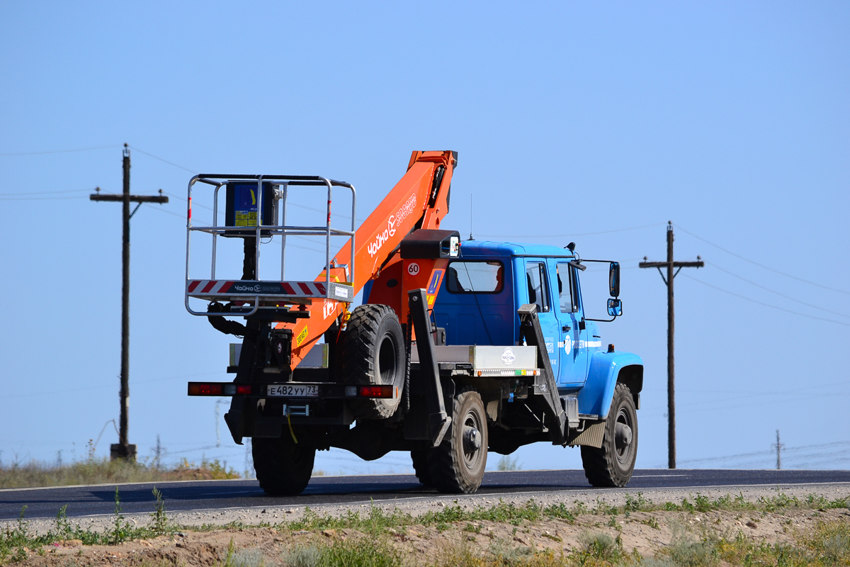 Ульяновская область, № Е 482 УУ 73 — ГАЗ-3308 (общая модель)