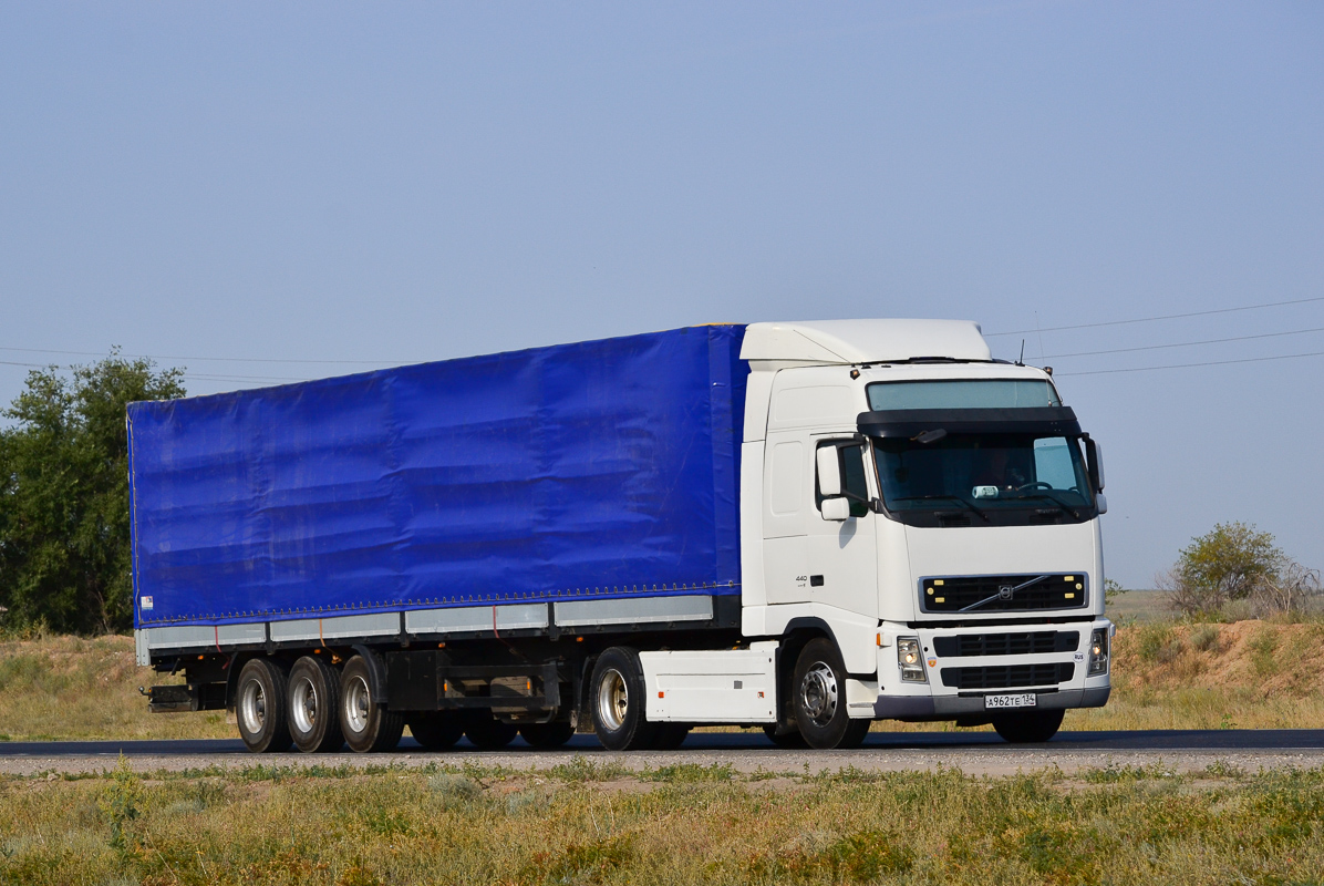 Волгоградская область, № А 962 ТЕ 134 — Volvo ('2002) FH12.440