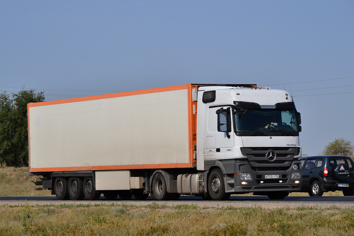 Волгоградская область, № В 713 СТ 134 — Mercedes-Benz Actros ('2009) 1844