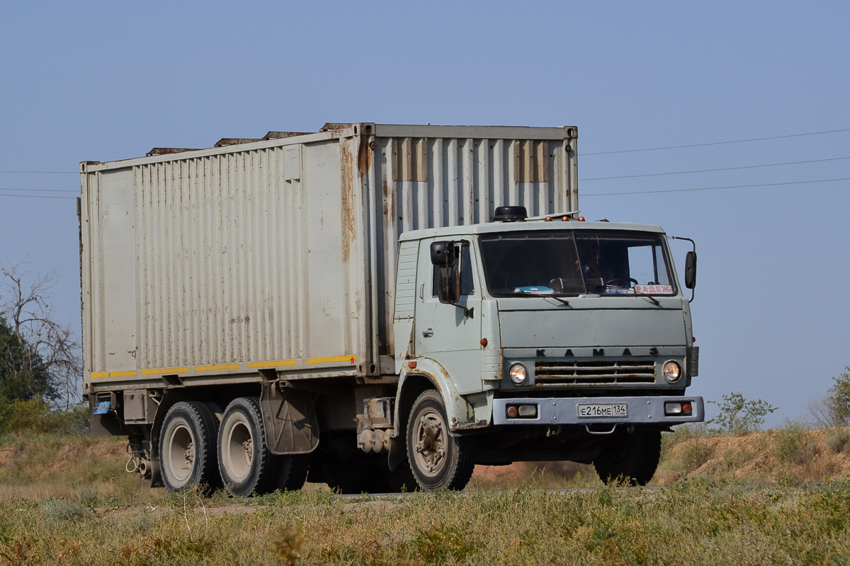 Волгоградская область, № Е 216 МЕ 134 — КамАЗ-53212