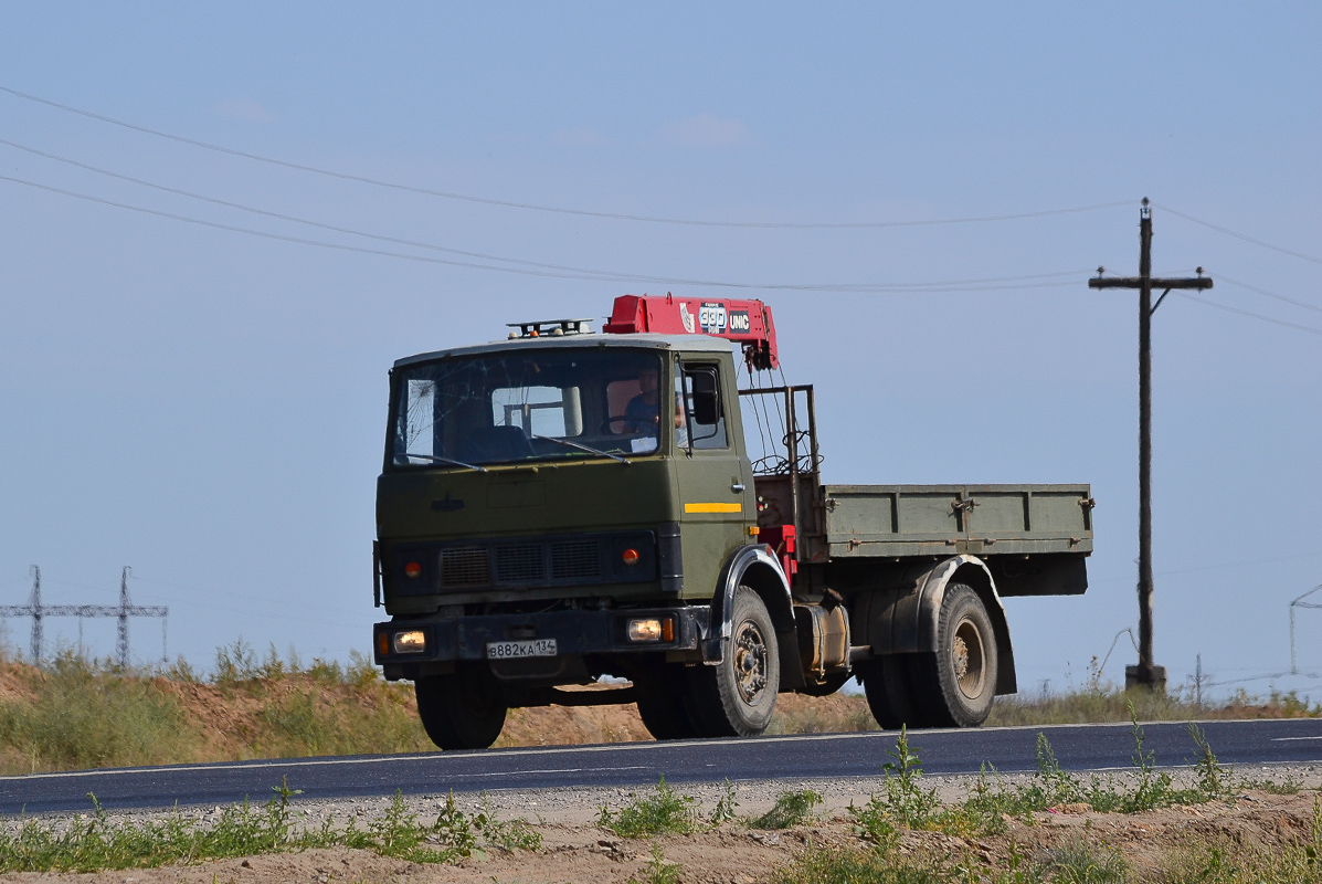 Волгоградская область, № В 882 КА 134 — МАЗ-5337 [533700]