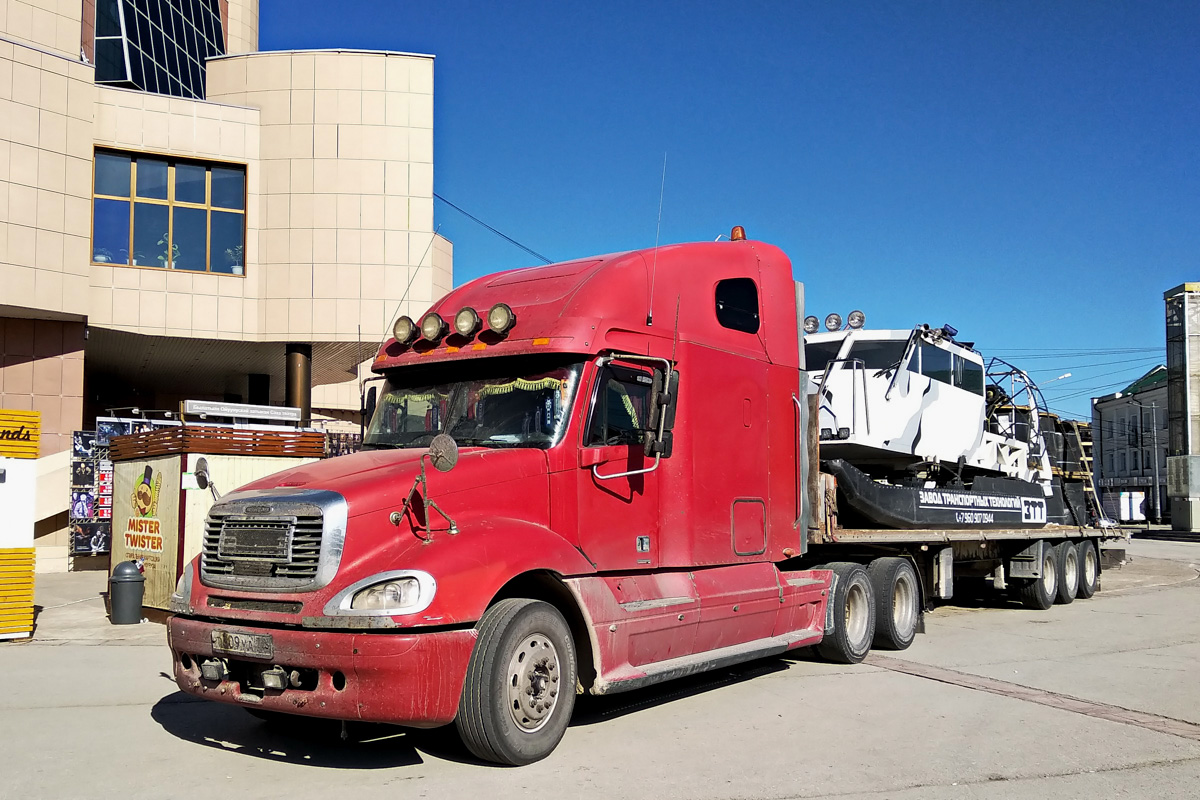 Тюменская область, № Т 309 УА 72 — Freightliner Columbia