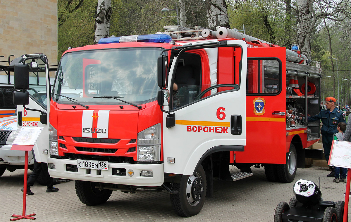 Воронежская область, № С 183 ВМ 136 — Isuzu NРS75 [Z7X]