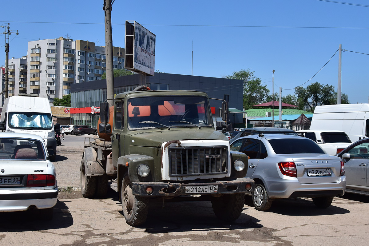 Астраханская область, № Р 212 АЕ 136 — ГАЗ-3307