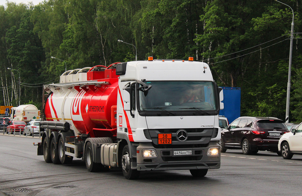 Москва, № В 414 НН 750 — Mercedes-Benz Actros ('2009) 1844