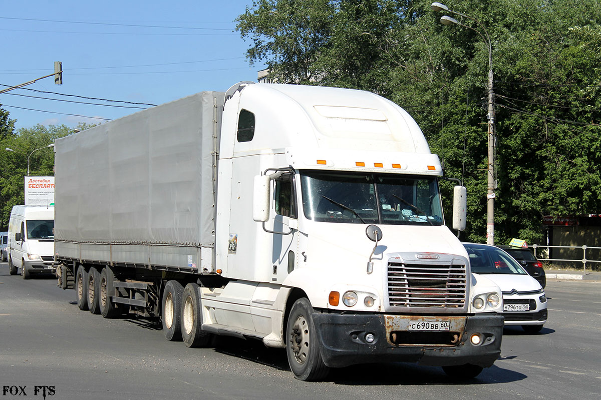 Псковская область, № С 690 ВВ 60 — Freightliner Century Class