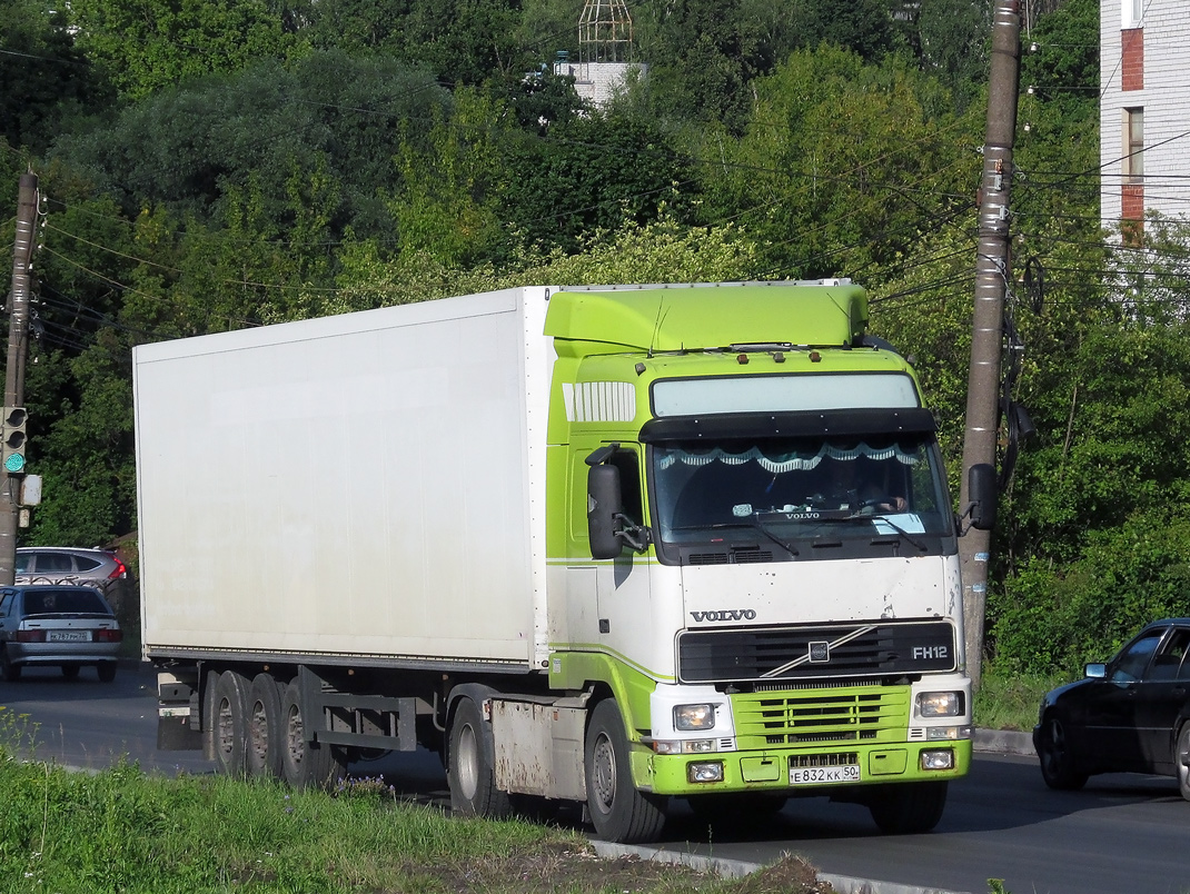 Московская область, № Е 832 КК 50 — Volvo ('1993) FH12.420