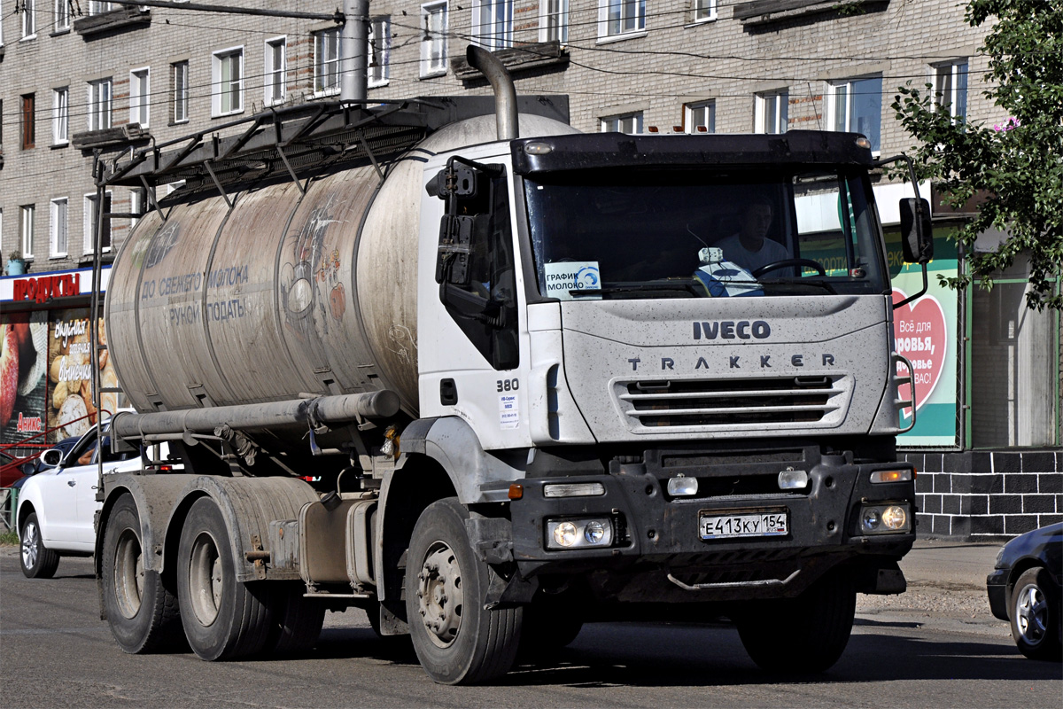 Алтайский край, № Е 413 КУ 154 — IVECO Trakker ('2004)