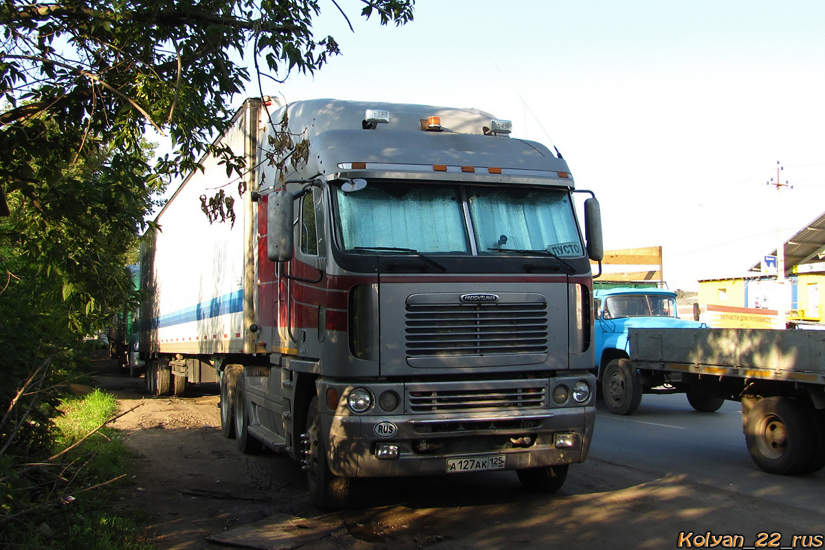 Приморский край, № А 127 АК 125 — Freightliner Argosy