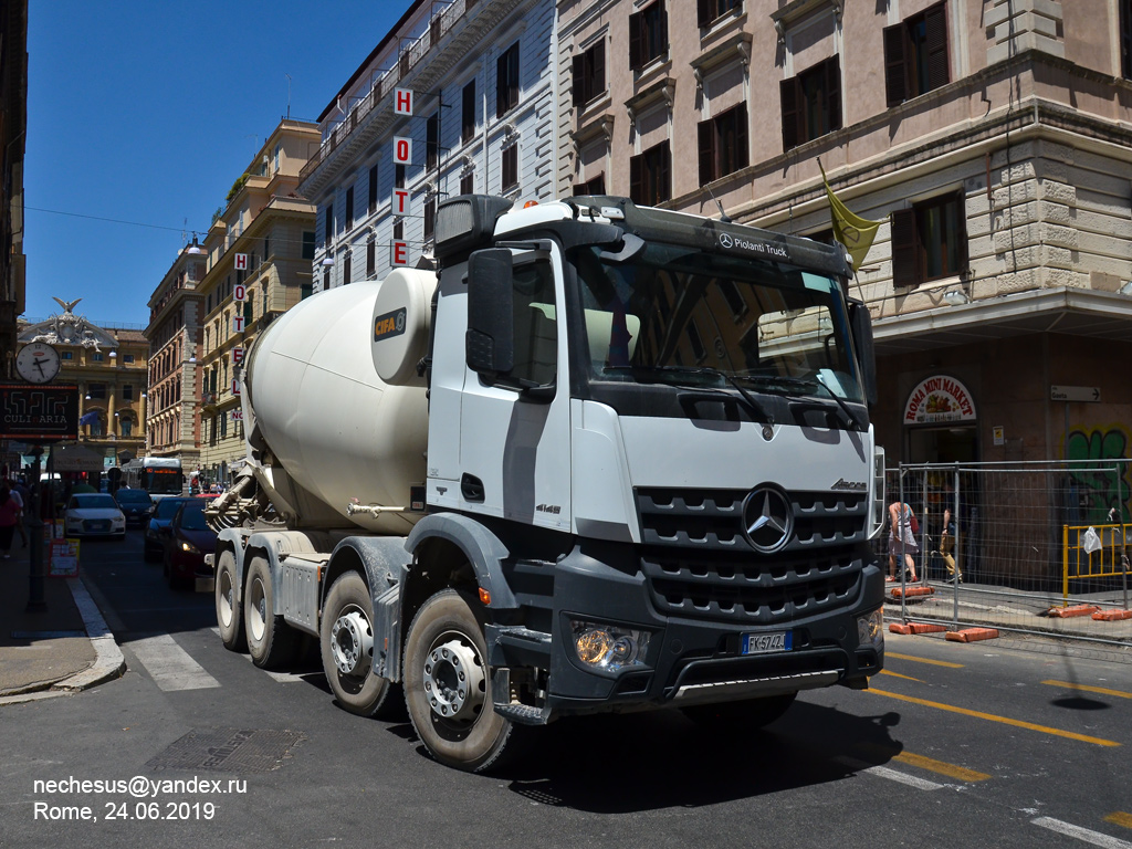 Италия, № FK 574ZJ — Mercedes-Benz Arocs (общ.м)