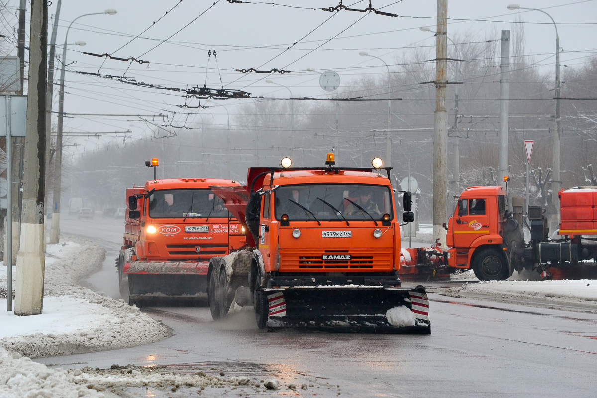 Волгоградская область, № В 979 КХ 134 — КамАЗ-65115-62