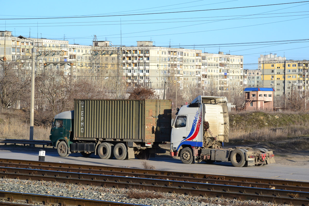 Саратовская область, № К 964 КУ 64 — КамАЗ-53212; Волгоградская область, № А 410 АМ 34 — Volvo ('1993) FH12.380