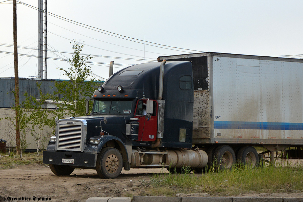 Приморский край, № О 144 КН 125 — Freightliner FLD 120 Classic