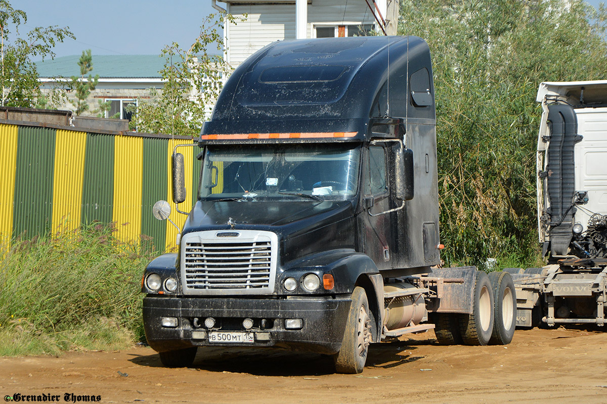 Северная Осетия, № В 500 МТ 15 — Freightliner Century Class