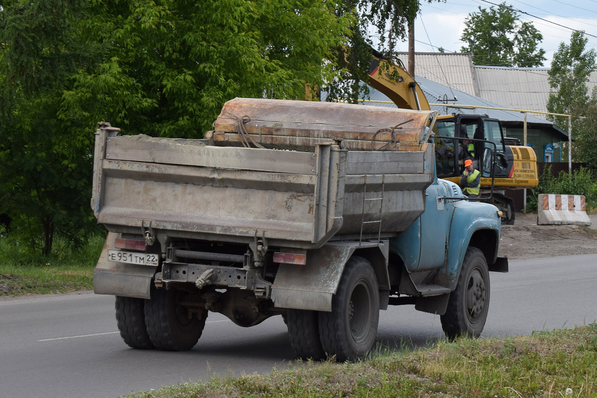 Алтайский край, № Е 951 ТМ 22 — ЗИЛ-495810