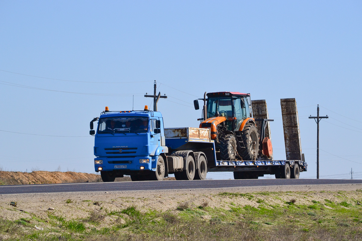 Волгоградская область, № А 150 СН 134 — КамАЗ-65116-A4; Волгоградская область, № 0749 СН 34 — Беларус-1523 (общая модель)