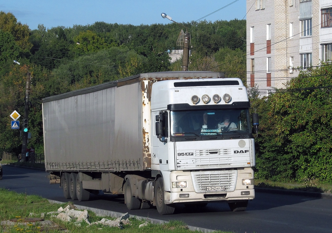 Брянская область, № Е 342 НУ 32 — DAF 95XF FT