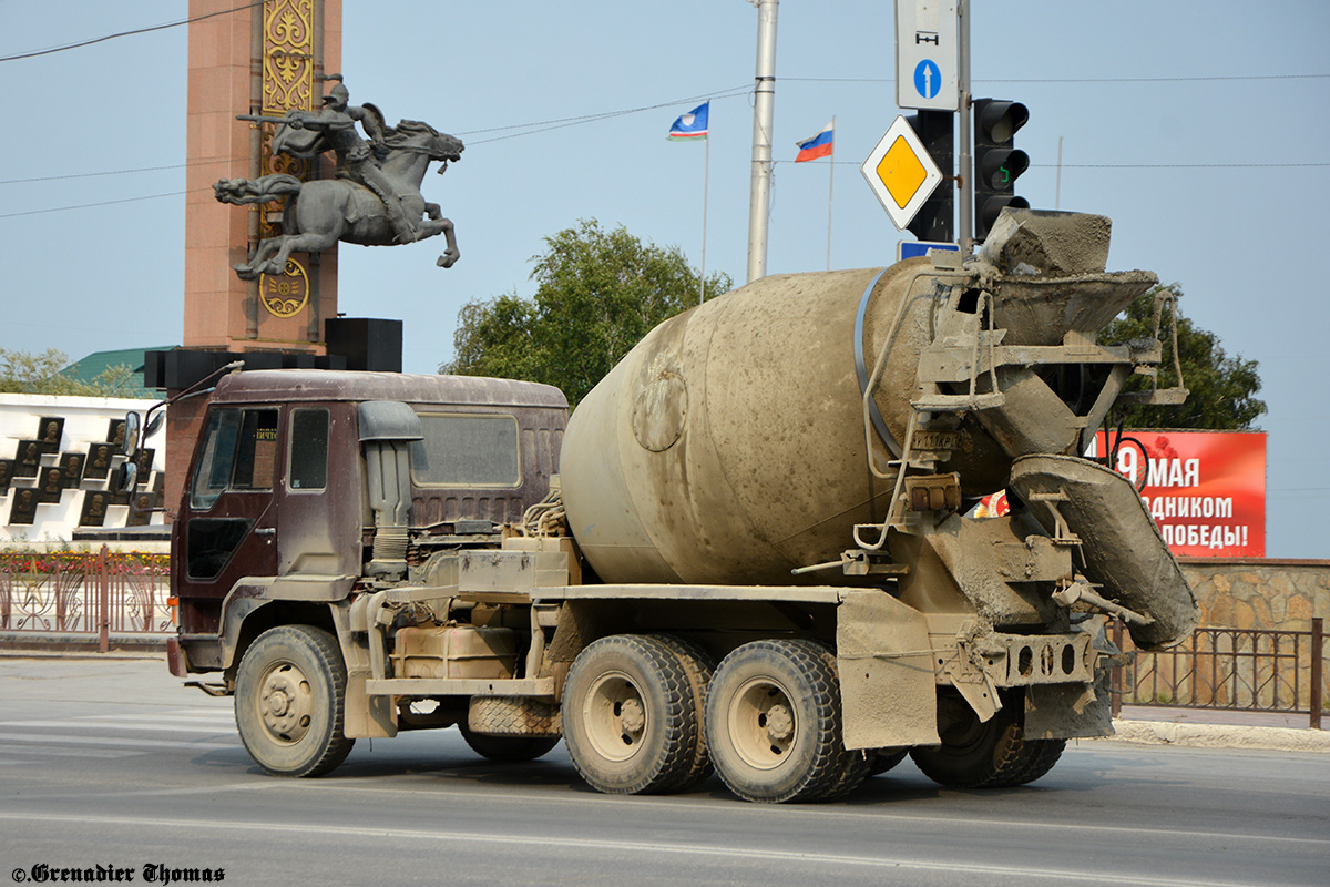 Саха (Якутия), № У 111 КР 14 — Mitsubishi Fuso The Great