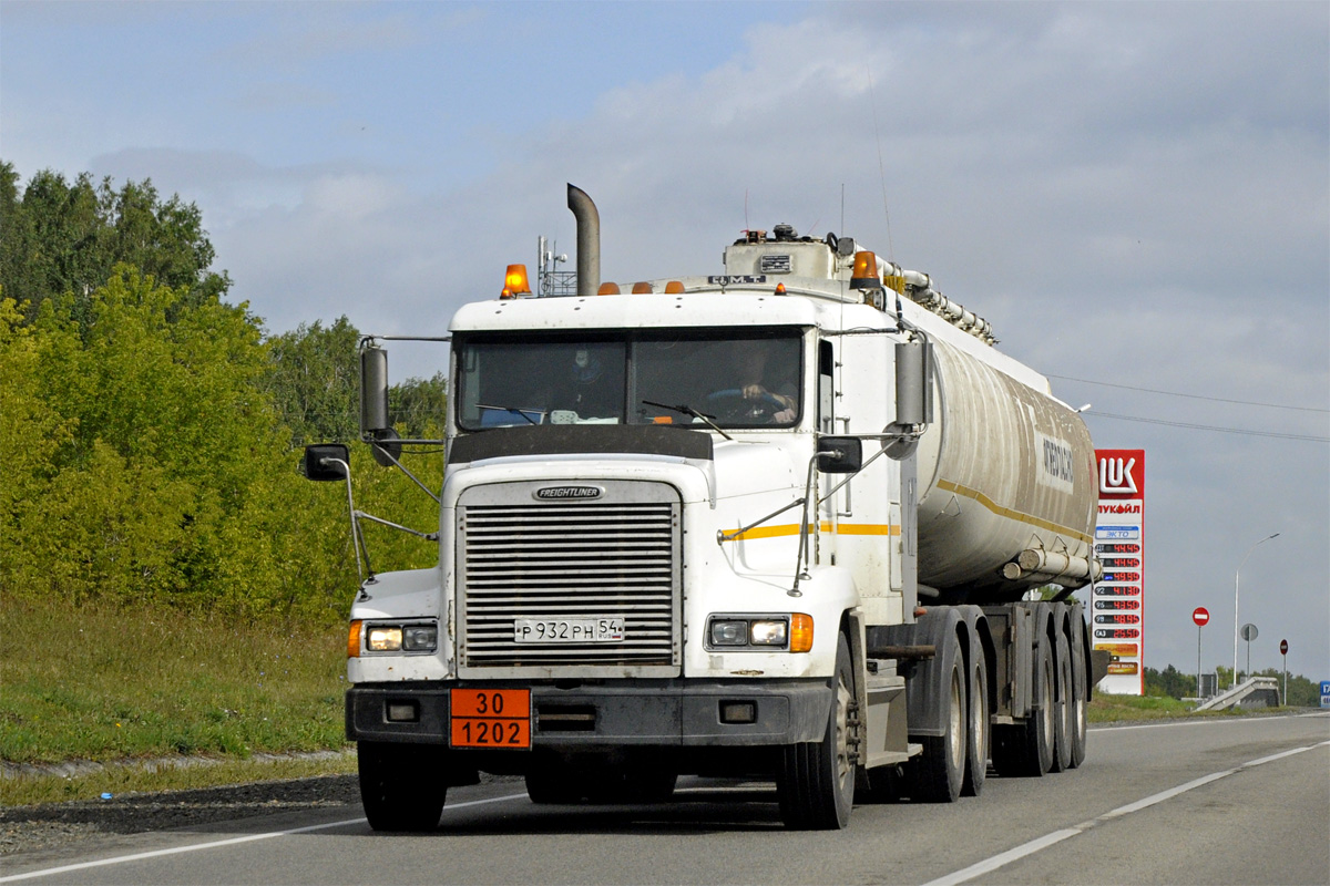 Алтайский край, № Р 932 РН 54 — Freightliner FLD 120