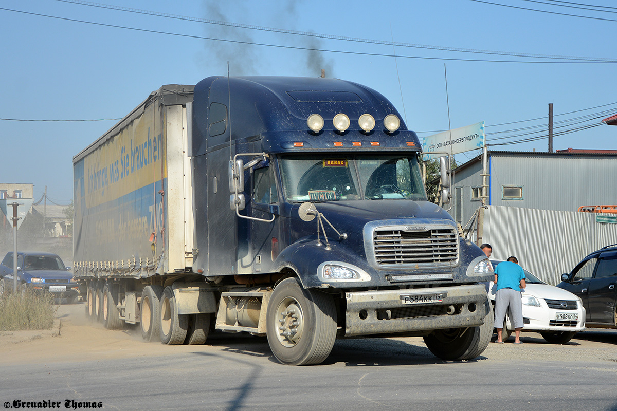 Хакасия, № Р 584 КК 19 — Freightliner Columbia