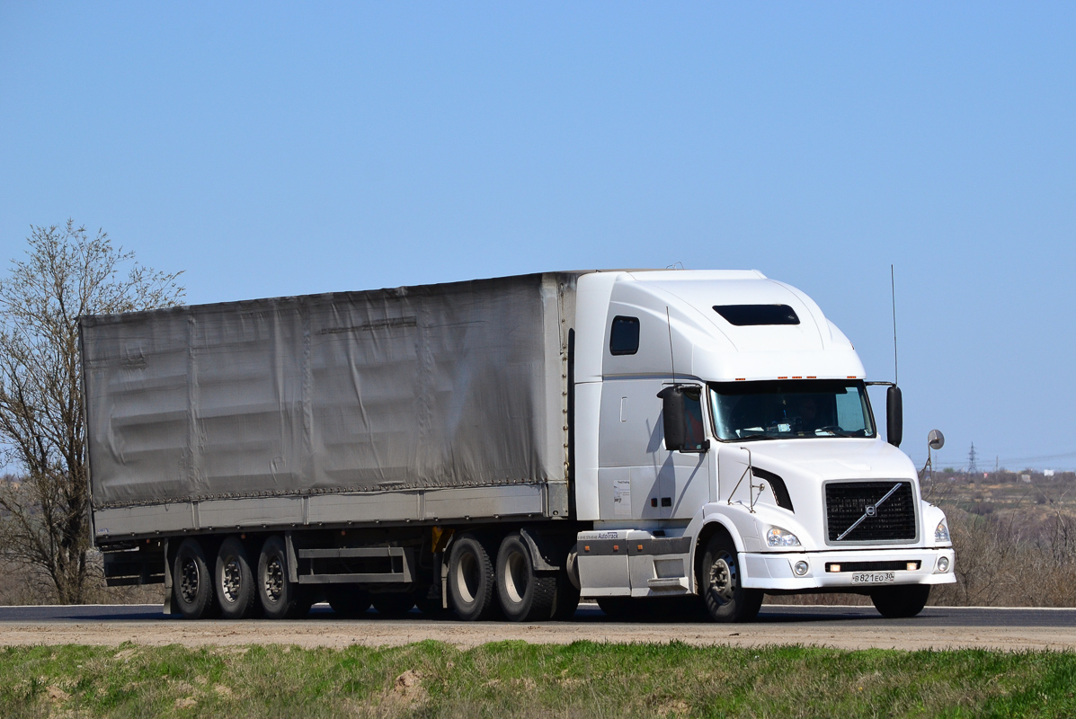 Астраханская область, № В 821 ЕО 30 — Volvo VNL670