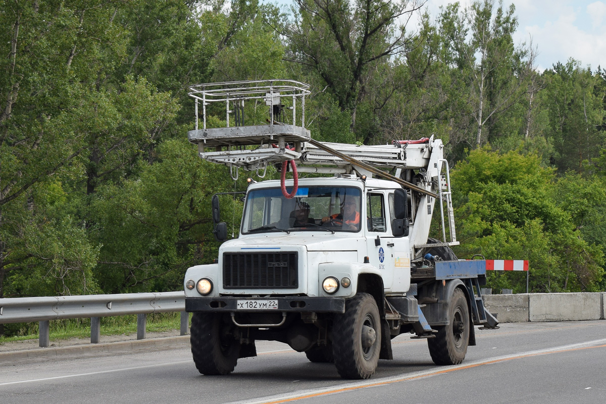 Алтайский край, № Х 182 УМ 22 — ГАЗ-33081 «Садко»