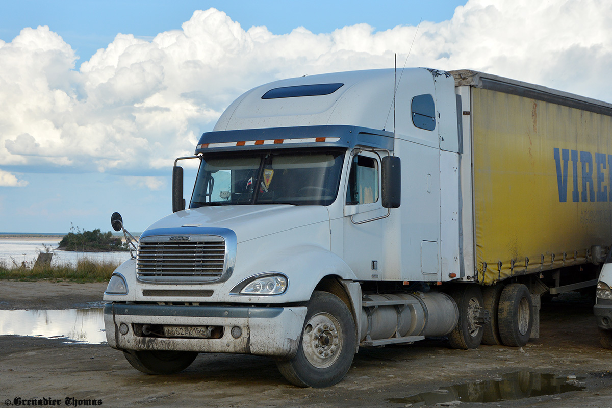 Алтайский край, № А 662 АК 154 — Freightliner Columbia