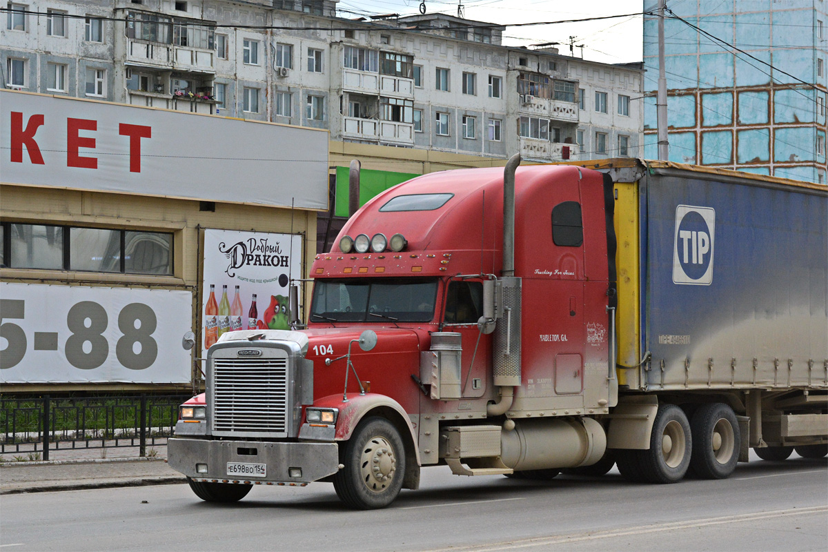 Новосибирская область, № Е 698 ВО 154 — Freightliner FLD 120 Classic