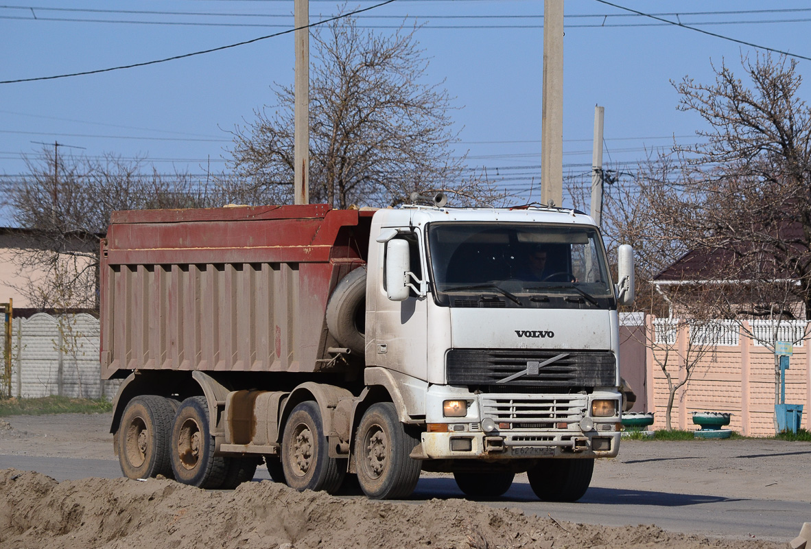 Волгоградская область, № Е 622 КМ 35 — Volvo ('1993) FH12.340