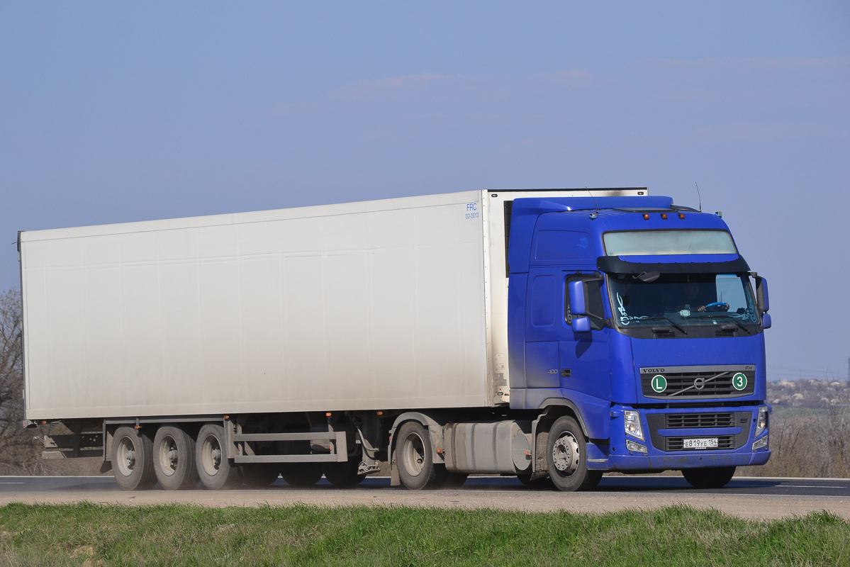 Новосибирская область, № Е 819 УЕ 154 — Volvo ('2008) FH.400