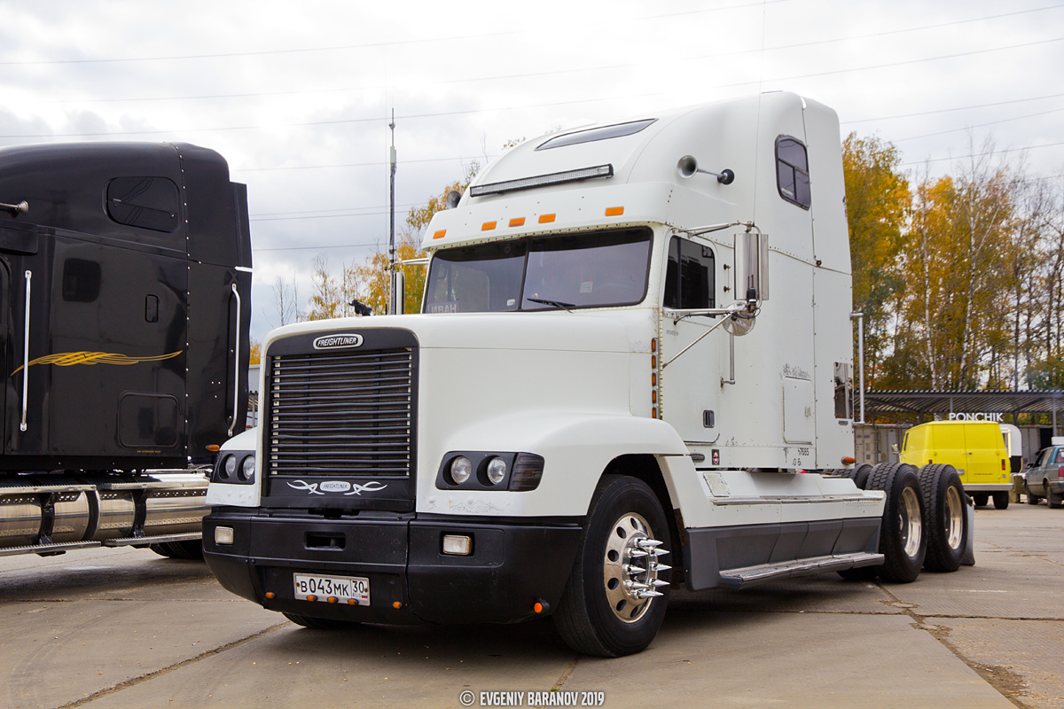 Астраханская область, № В 043 МК 30 — Freightliner FLD 120