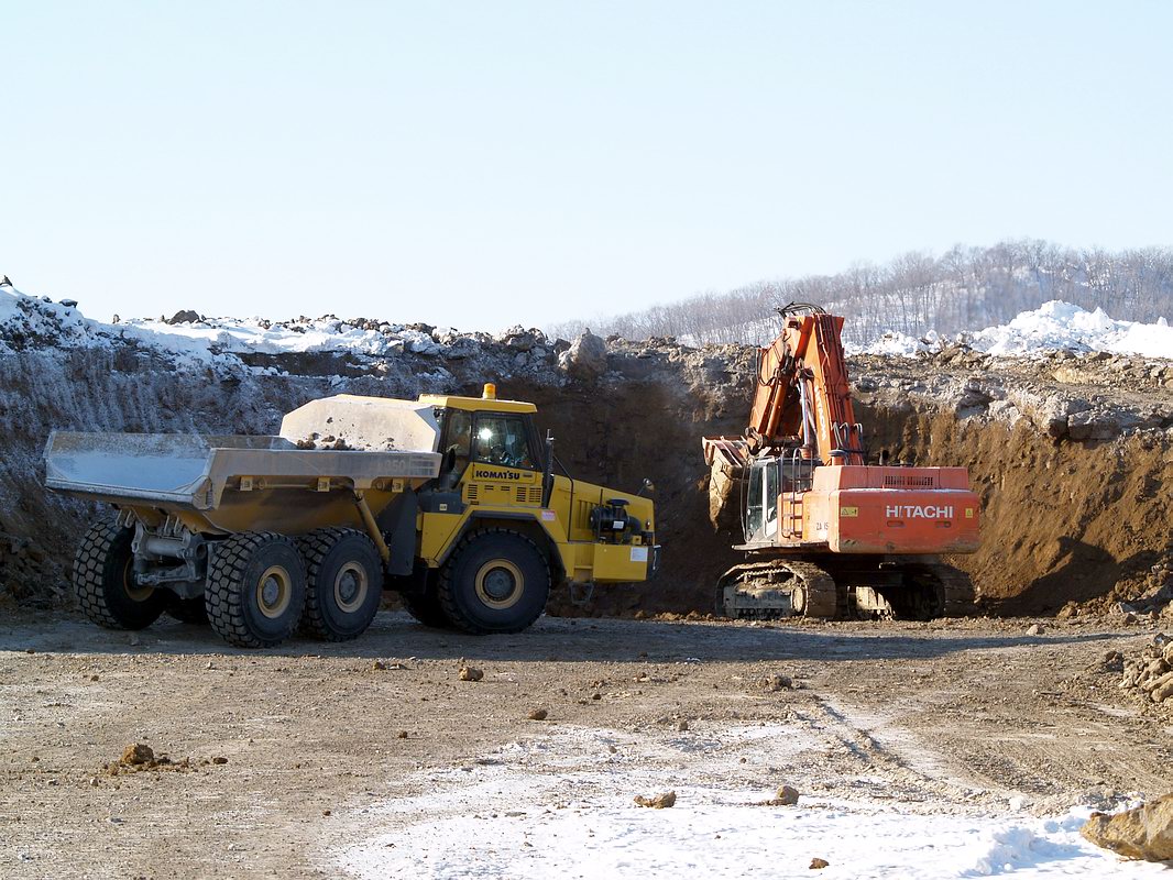 Приморский край, № 2 — Komatsu (общая модель); Приморский край, № (25) Б/Н СТ 0007 — Hitachi ZX450 (общая модель)