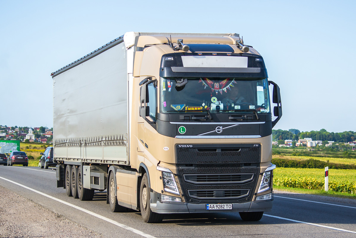 Закарпатская область, № АА 9282 ТО — Volvo ('2012) FH.460