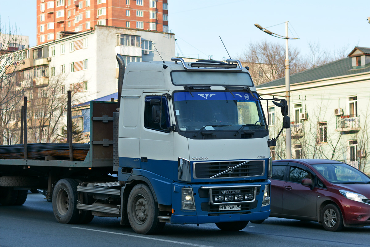 Приморский край, № М 102 АР 125 — Volvo ('1998) FM-Series