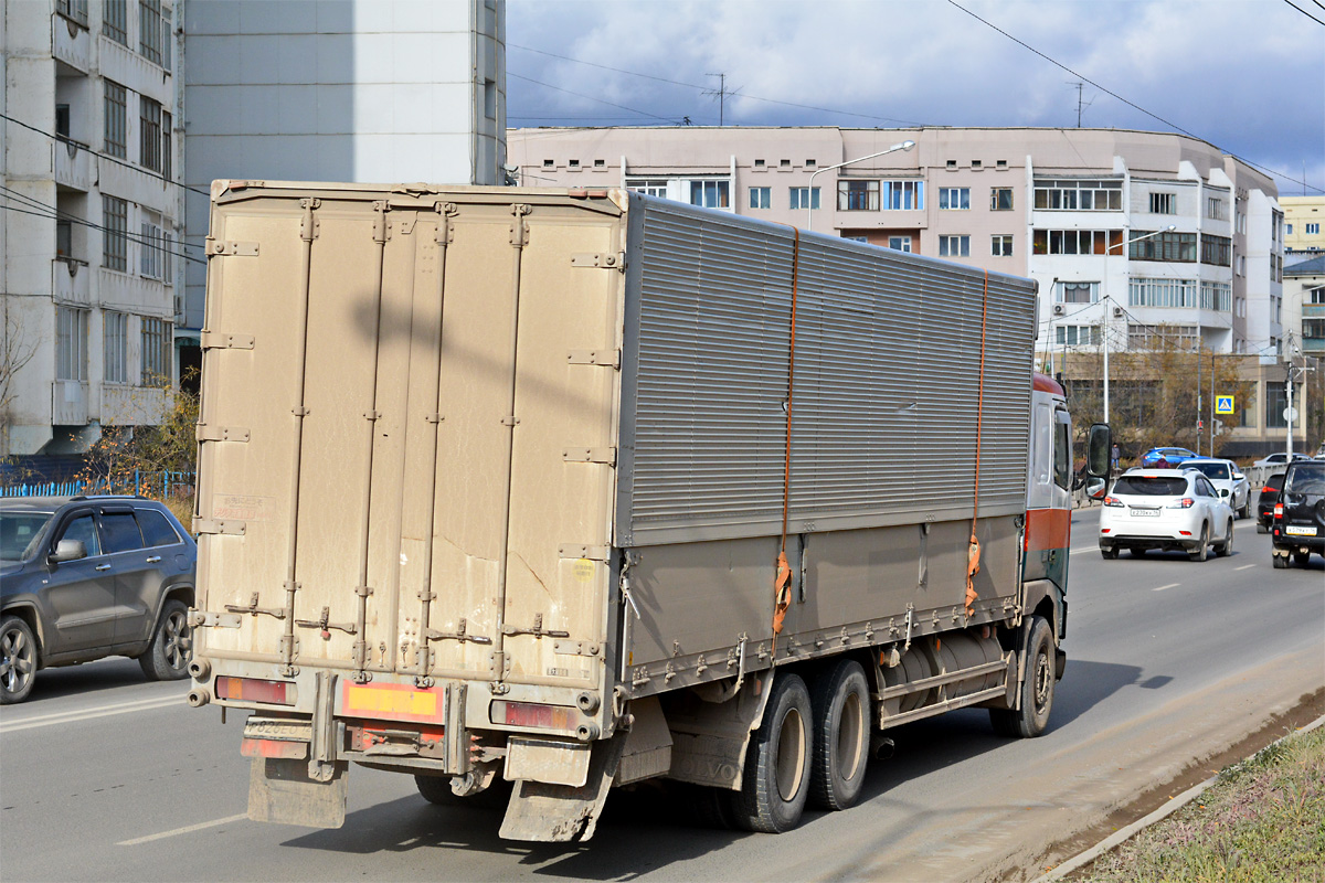 Приморский край, № Р 826 ЕО 125 — Volvo ('1993) FH12.380