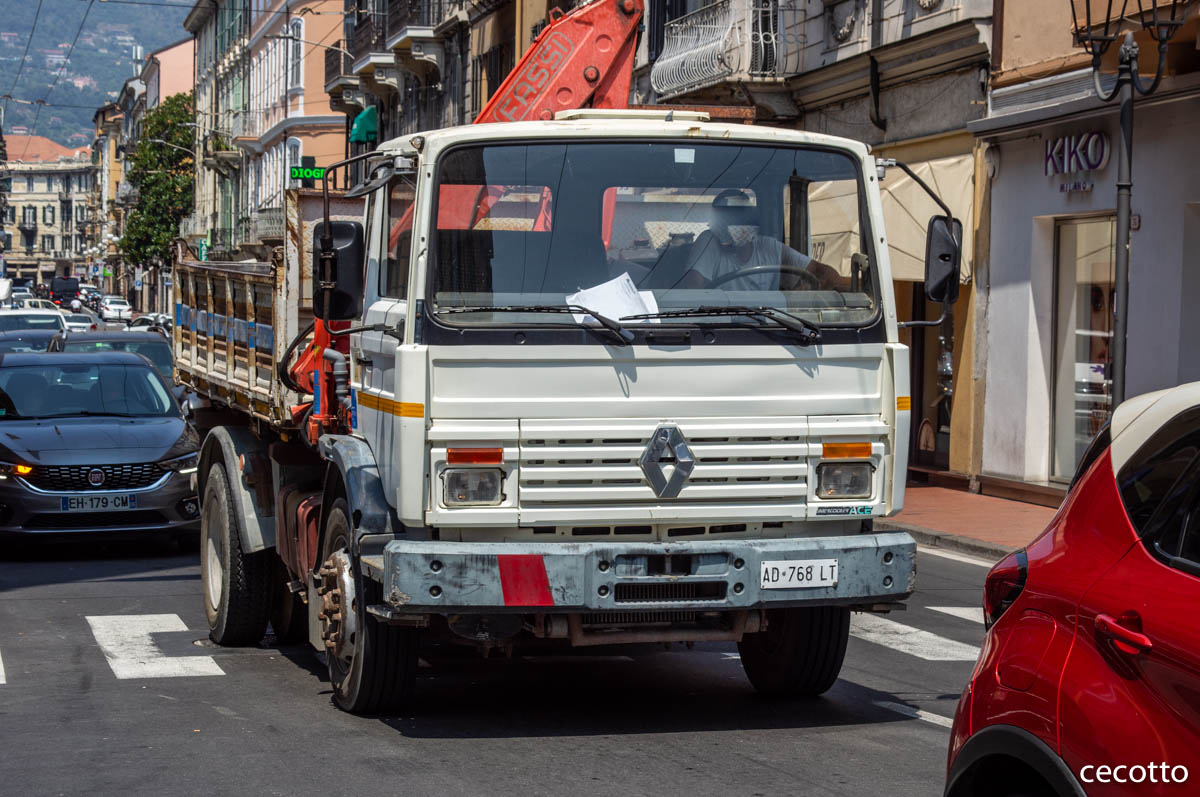 Италия, № AD 768LT — Renault Midliner