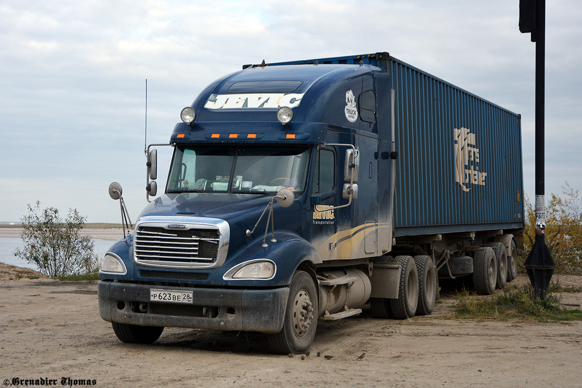 Амурская область, № Р 623 ВЕ 28 — Freightliner Columbia; Амурская область, № АМ 1624 28 — МТМ-933033