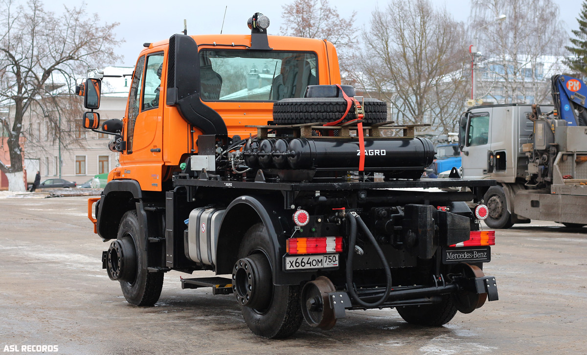 Московская область, № Х 664 ОМ 750 — Mercedes-Benz Unimog U400 [Z9M]