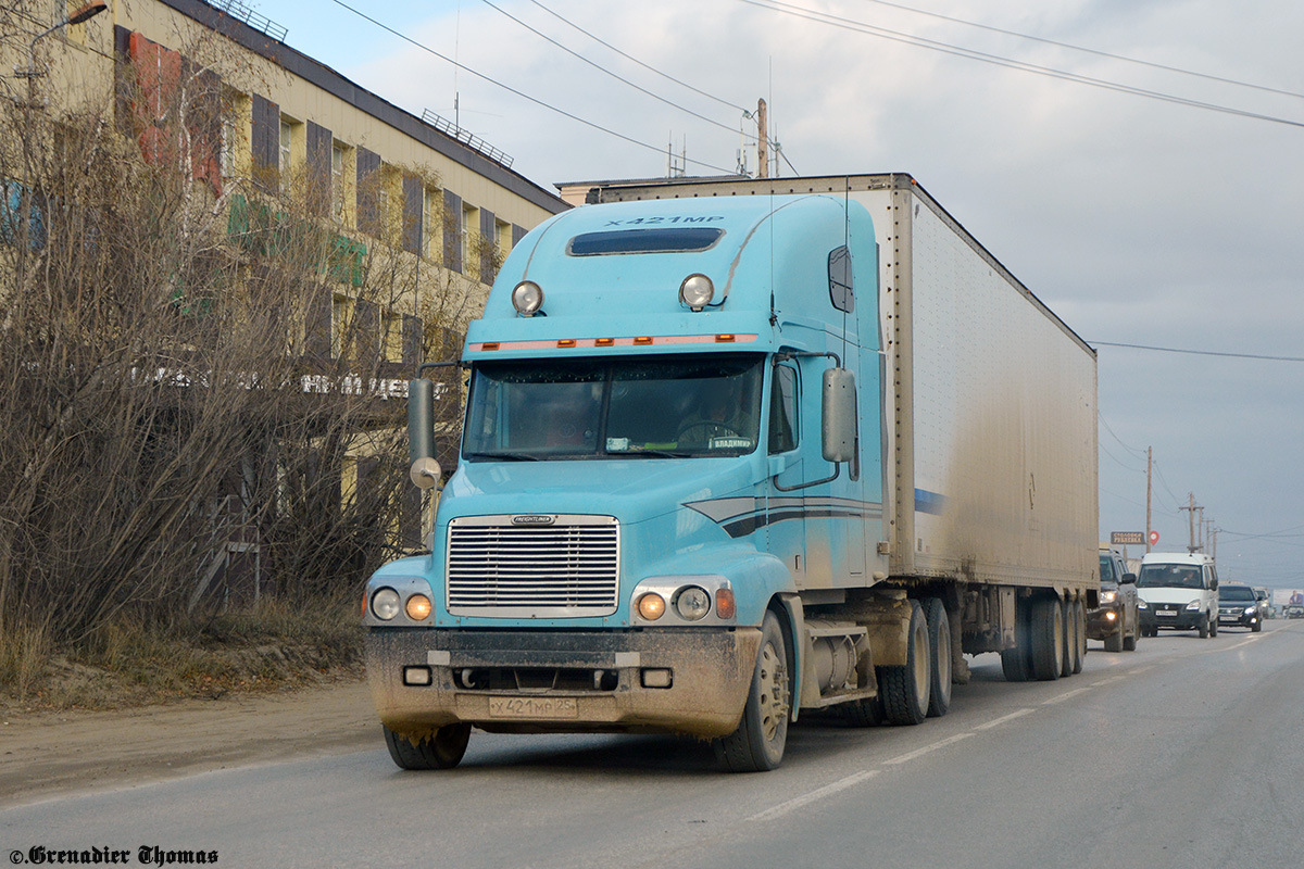 Приморский край, № Х 421 МР 25 — Freightliner Century Class