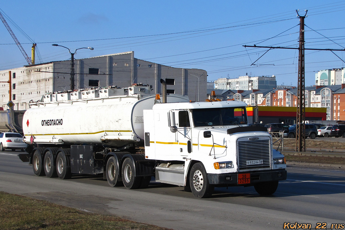 Алтайский край, № Р 932 РН 54 — Freightliner FLD 120